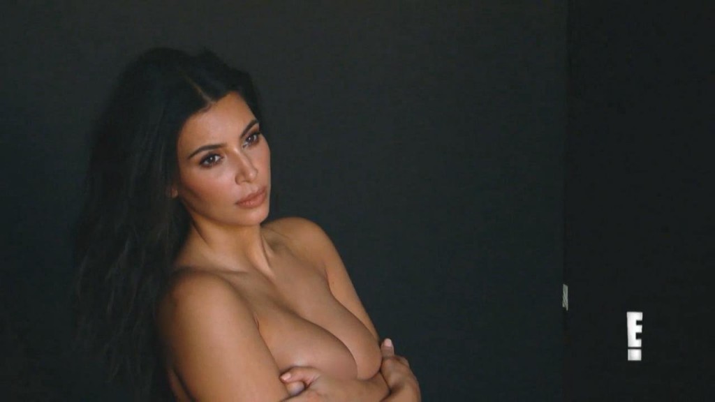 De Nouvelles Photos De Kim Kardashian Topless Et Nue Whassup