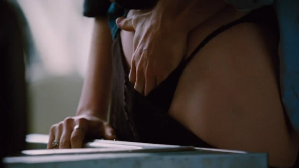 Anne-Hathaway-Topless-11-1024x576