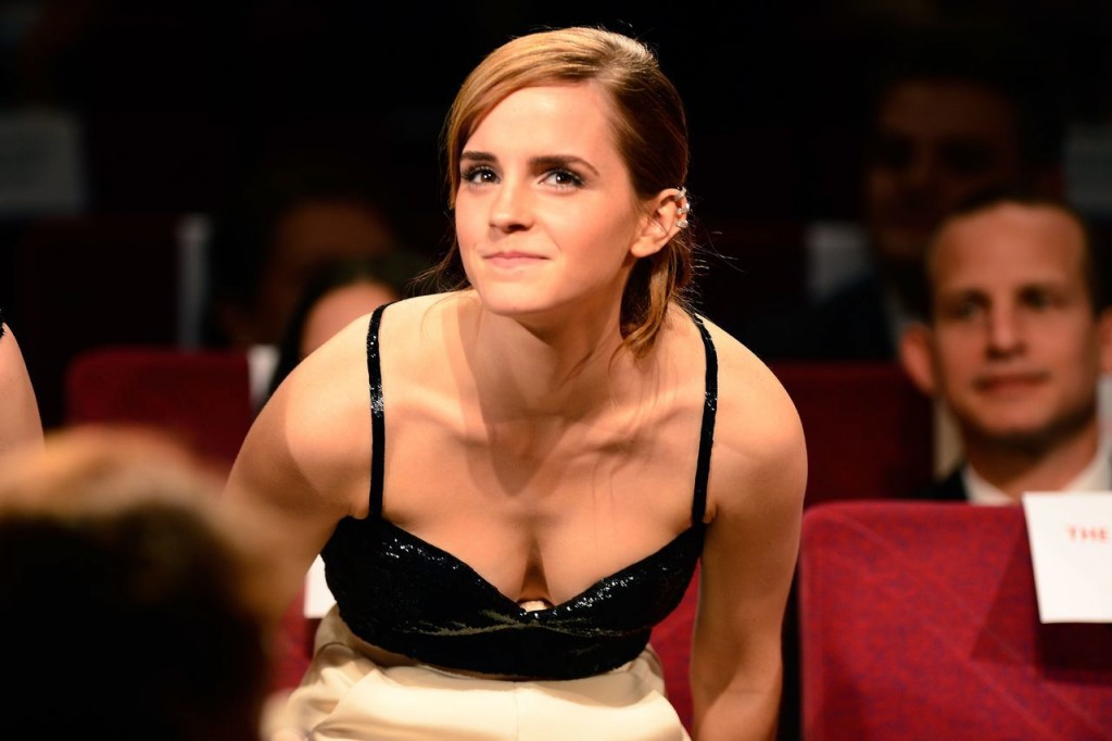 Emma Watson nue et seins nus - Photos volées