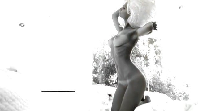 Emily-Ratajkowski-nue-seins-nus-hot-sexy-topless-nude-naked-3