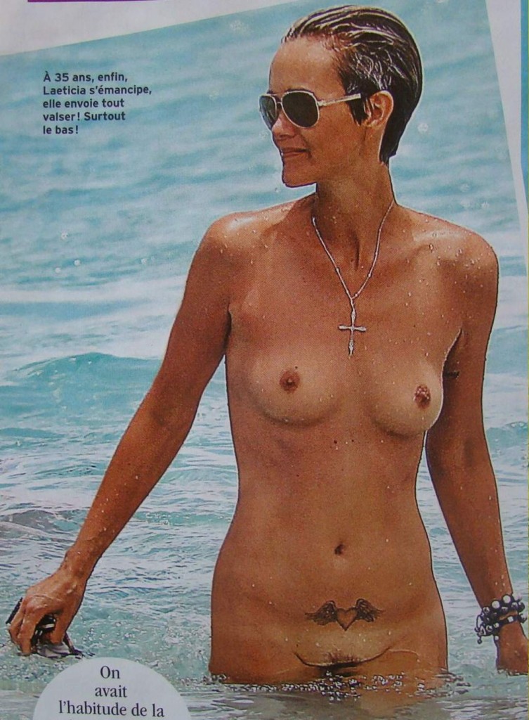 Toutes les photos de Laeticia Hallyday nue et seins nus