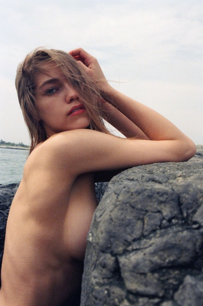 Samantha-Gradoville-Topless-3-679x1024