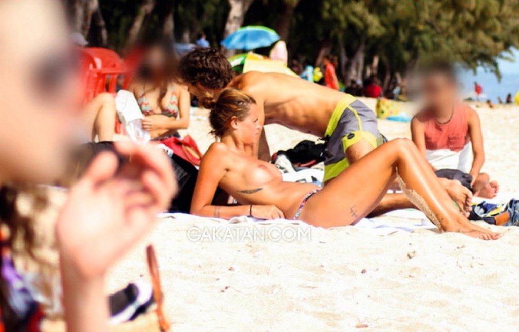 Des photos de Laure Manaudou nue (topless) sur la plage