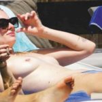 Les photos de Sophie Turner seins nus à Ibiza