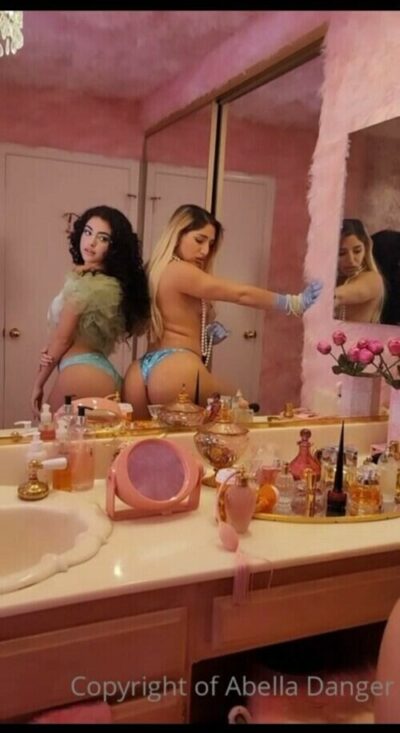 Toutes les photos de Malu Trevejo nue et seins nus